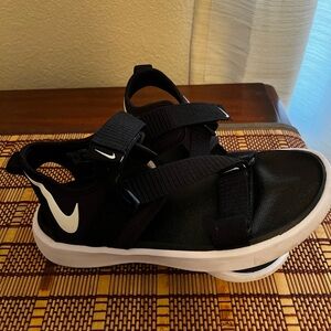 Nike Black and White Strap Sandals Women’s